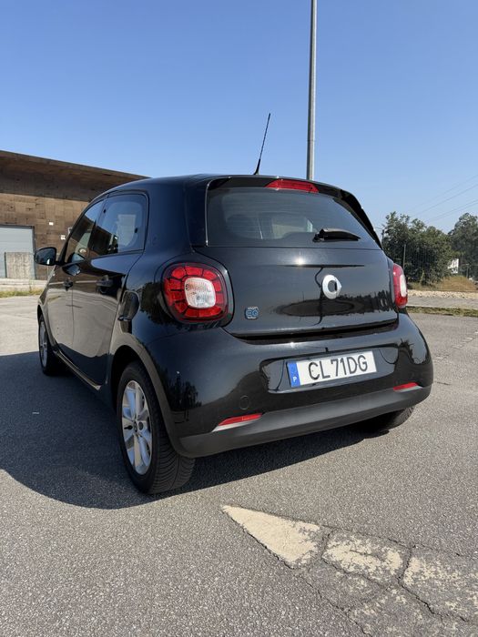 Smart ForFour eletrico 40.000km com gatantia ate dezembro 2027 na marca