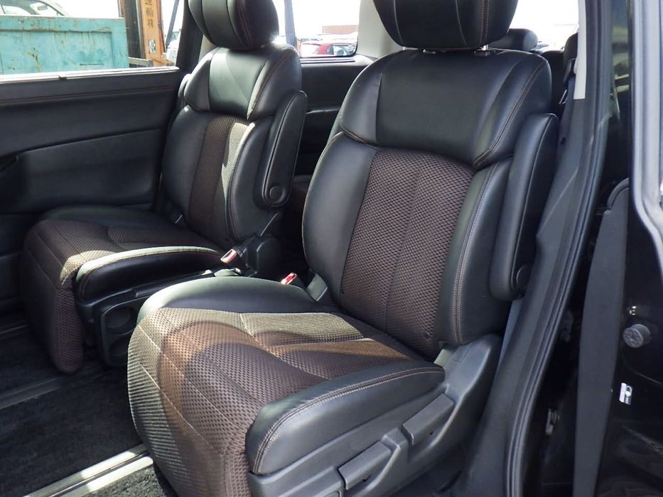 Nissan Elgrand Luksusowy Van