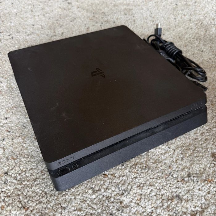 Konsola PlayStation 4