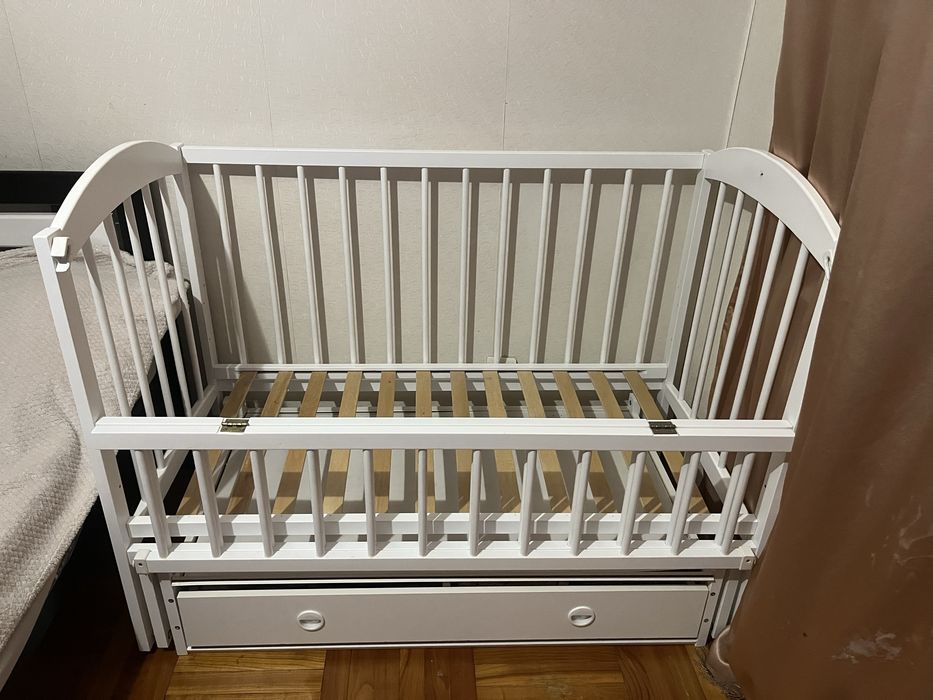 Дитяче ліжечко з маятниковим механізмом+матрасик з наматрасником