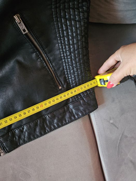 Kurtka czarna skóropodobna