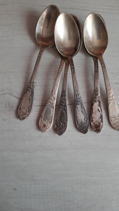 Продам мельхиоровые столовые приборы.