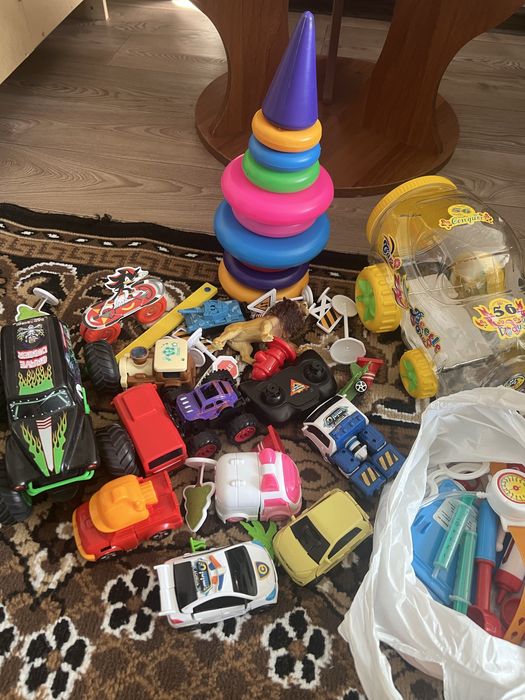 Пакет іграшок для хлопчика машинки