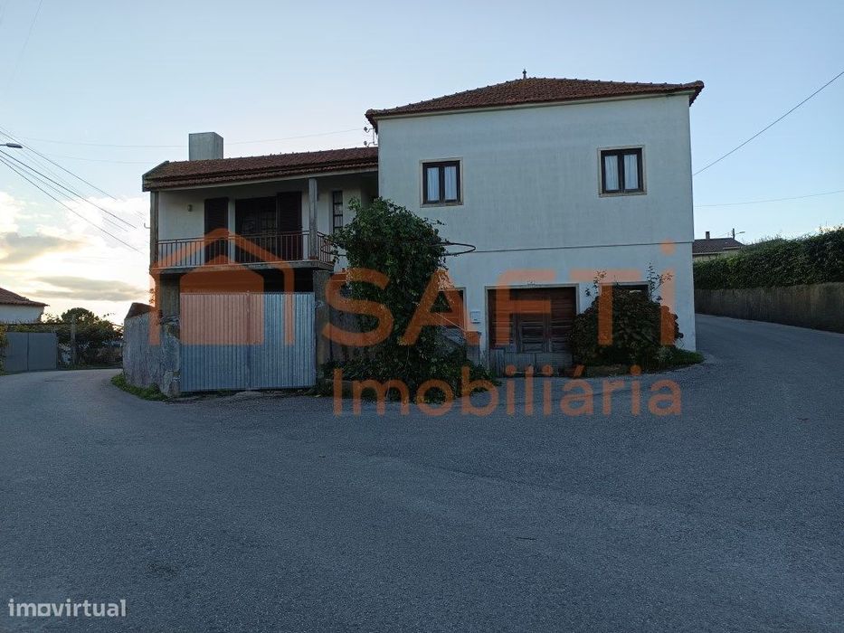 Moradia de rés de chão, 1º andar, sótão e logradouro, em muito bom ...