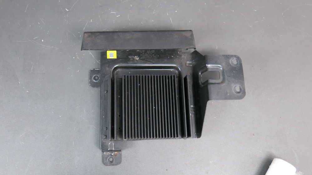 Hyundai I40 wzmacniacz głośników radia