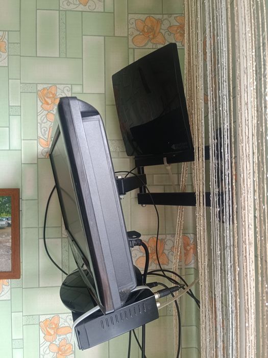 Телевізор, тримач, антена, приставка Т2