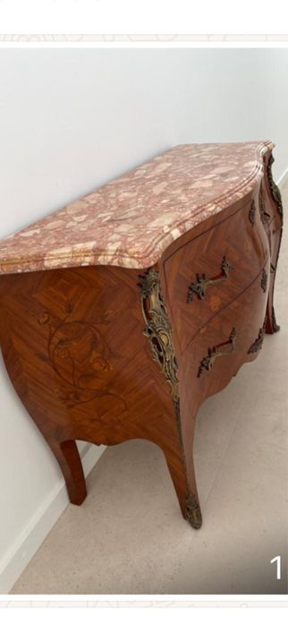 Mesa estilo Luis XIV com tampo de marmore