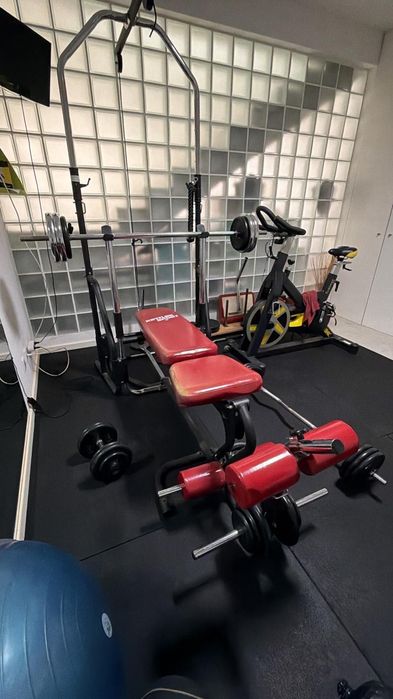 Máquina multifunções Kettler old school + discos