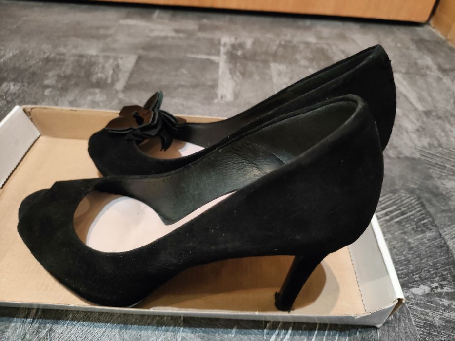 Buty damskie skórzane Gino Rossi - szpilki 37