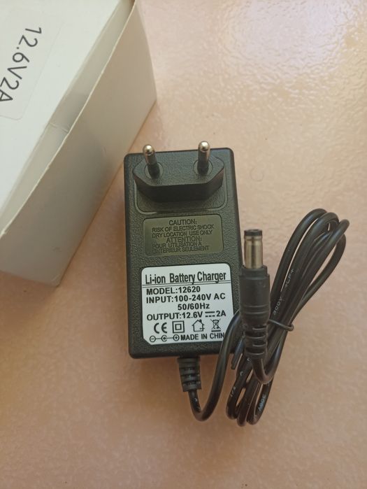 Зарядний адаптер (зарядний пристрій) 12.6V 2A для літієвих акумуляторів 3S збірок.