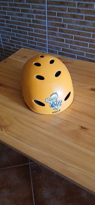 Capacete de skate