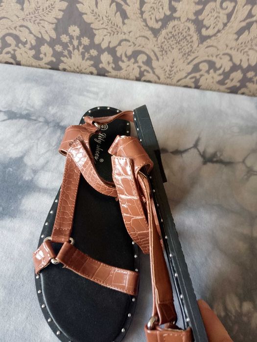 sandałki 40 motyw wężowy