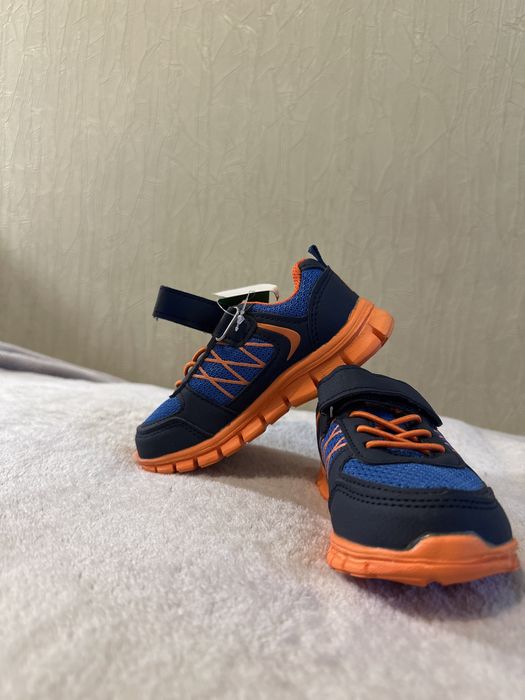 новые детские кроссовки