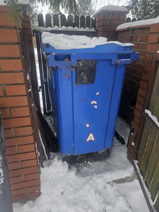 Śmietnik kontener duży na kołach