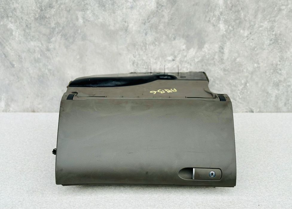 Бардачок Ауді А4 Б6 7 кришка бардачка Audi A4 B6 7 розборка