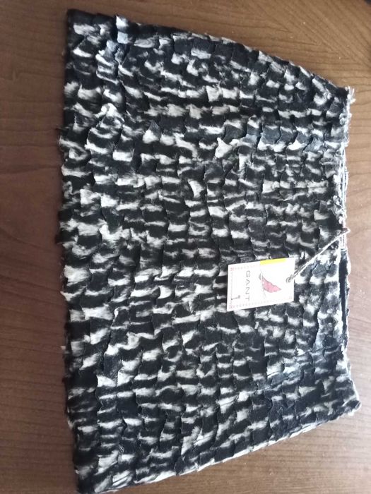 Saia preta e branca da Gant