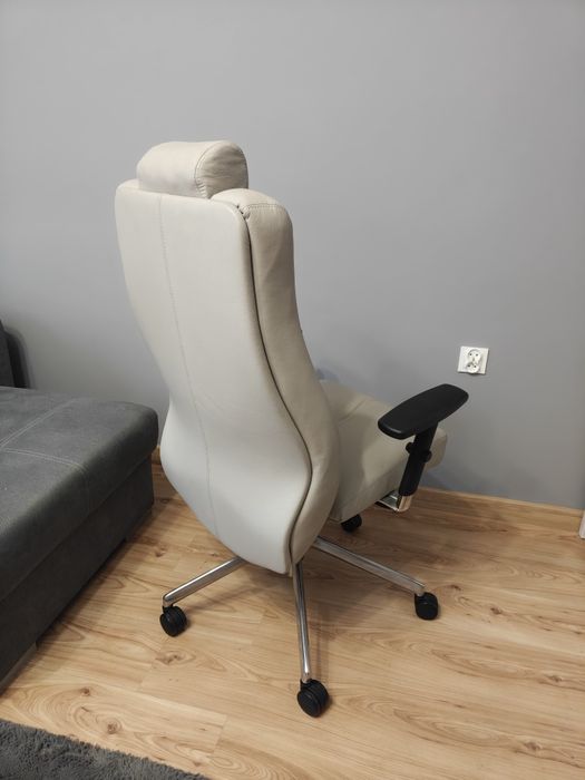 Fotel gamingowy premium ze skóry naturalnej – komfort i styl