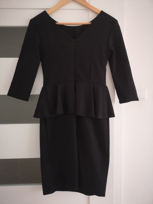 Sukienka czarna z baskinką, rękaw 3 /4