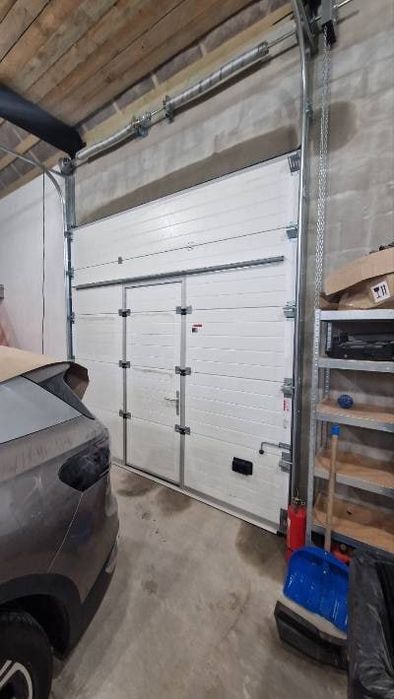 Секційні ворота з каліткою / ролети / автоматика