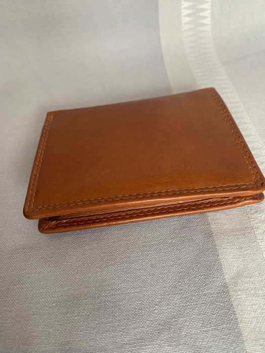 Шкіряний коричневий гаманець.