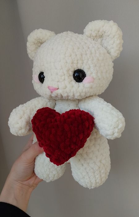 Kremowy miś ecru ręczenie robiony na szydełku amigurumi