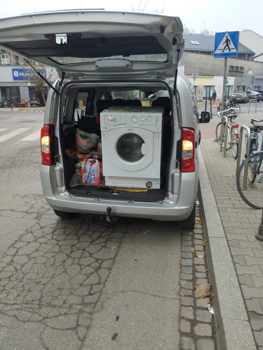 Transport rzeczy i osób, przeprowadzki studenckie składanie mebli