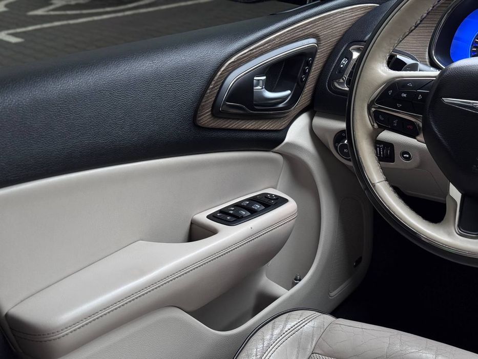 Chrysler 200 2014 року, 3,6 газ/бензин, автомат, передній привід,182т.