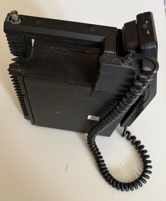 Zabytkowy telefon Nokia przestrojony na pasmo amatorskie do pracy z Icom Yaesu