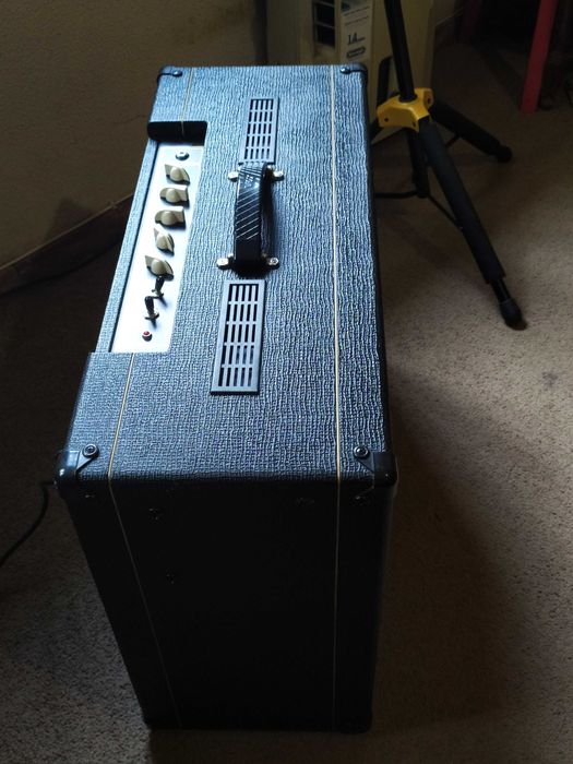 Amplificador a Válvulas Vox AC30