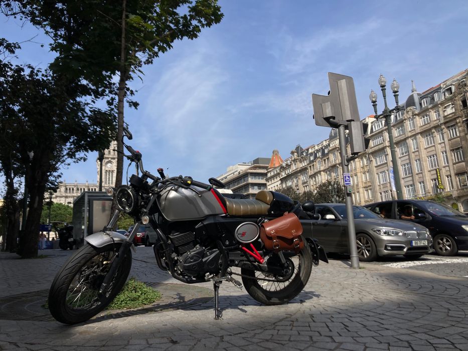 Mota UM Cafe Racer 125cc, 2021