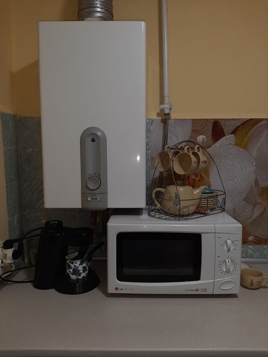 Будинок біля басейнів в центрі