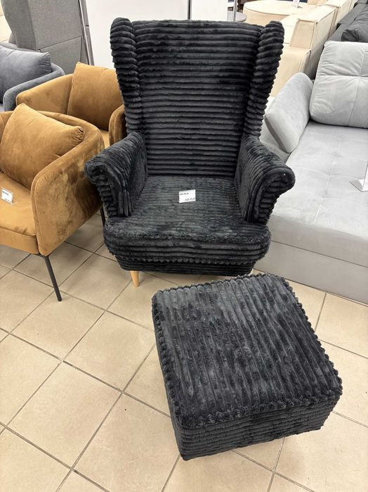 Fotel uszak z podnóżkiem do salonu styl skandynawski