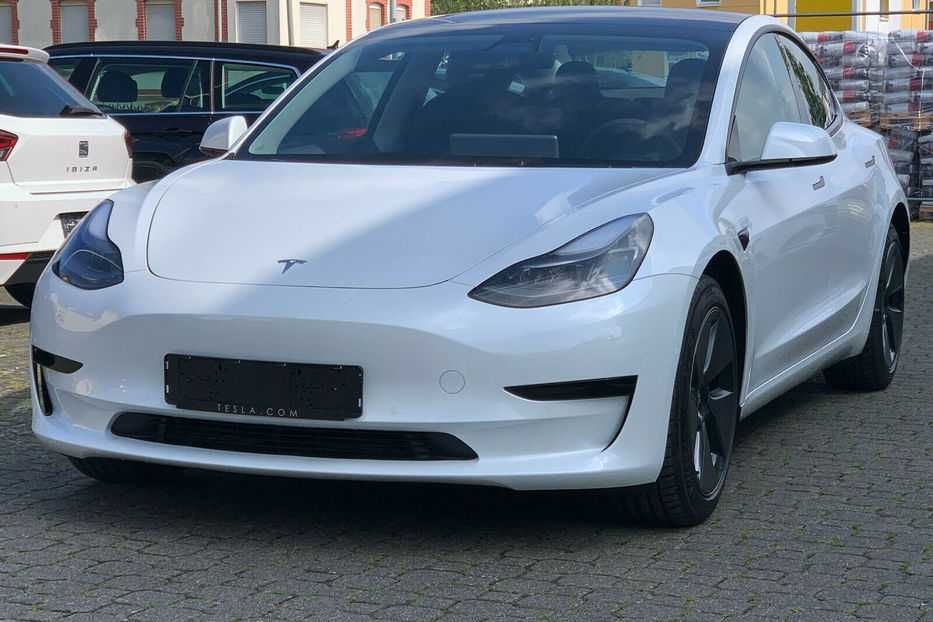 Продам Tesla Model 3 2021 года