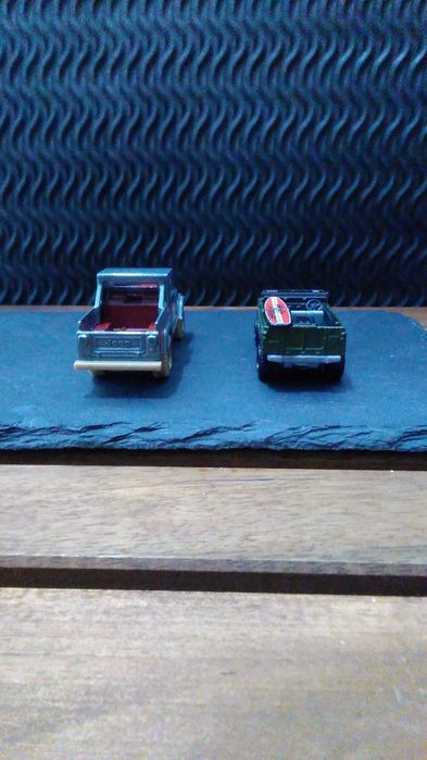 Miniatura Jeep Scrambler e Land Rover