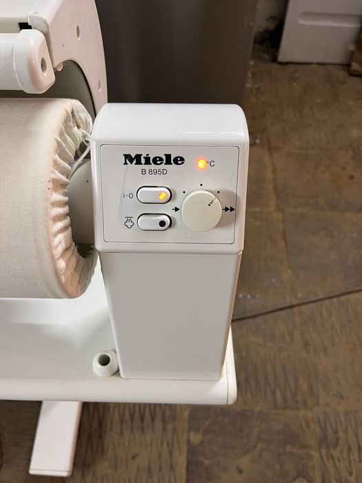 Гладильний каток Miele B 895