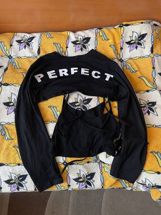 топ з рукавами і написом “perfect” M