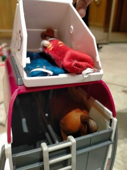 Samochód z przyczepą Schleich