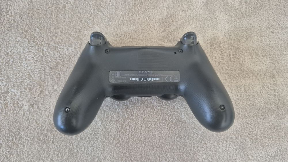 PS4 Slim 500GB + Comando