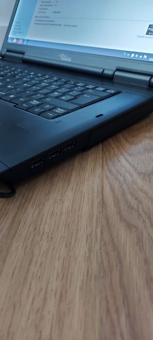 Laptop Fuijtsu Smimens Esprimo 3 GB RAM  Intel Duo Core 1,46 MHz