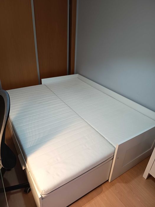 Cama Brimnes e 2 colchões malfors com pouco uso.