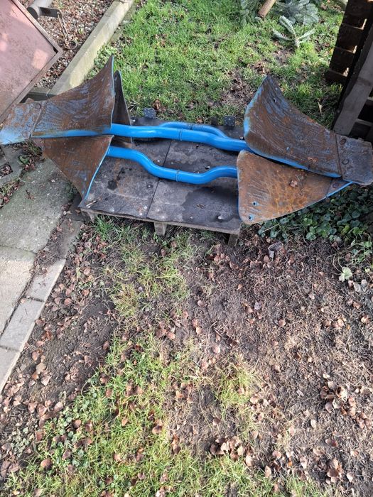 Przedpuszki do pługa z mocowaniami.