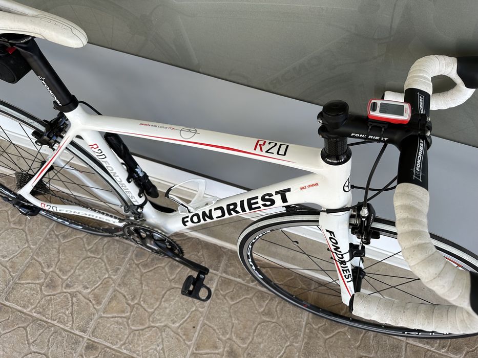Bicicleta de estrada em carbono - Muitos extras