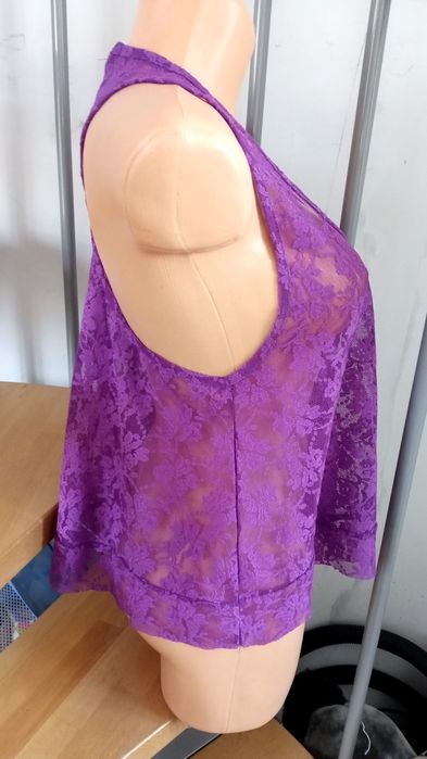 Top fioletowy bokserka koronka prześwitująca Gina Tricot L