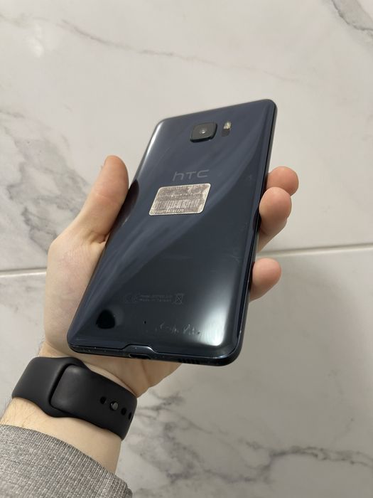 Мобільний телефон HTC U Ultra 4/64 GB ідеальний стан