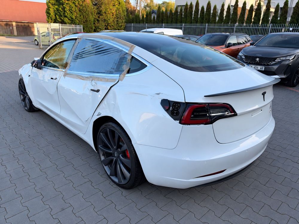 Tesla Model 3 Performance AWD