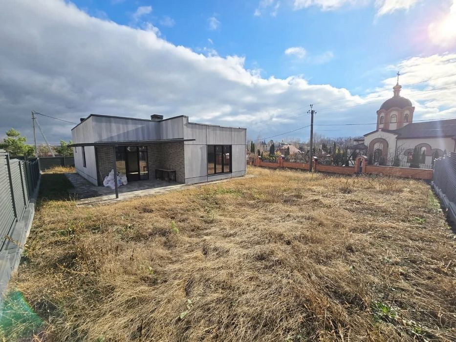 Будинок 1 поверх 135 м2 8 соток землі 4 паркомісця с. Іванковичі