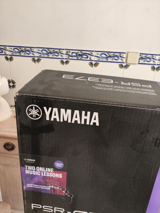 Teclado yamaha SR-E373 como novo