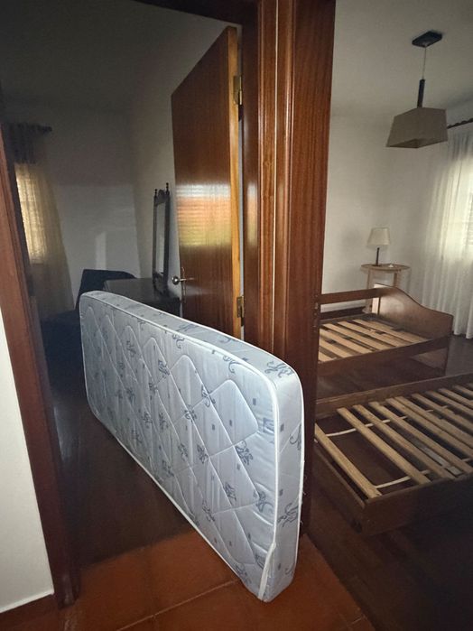 Vender cama em bom estado com oferta de colchão