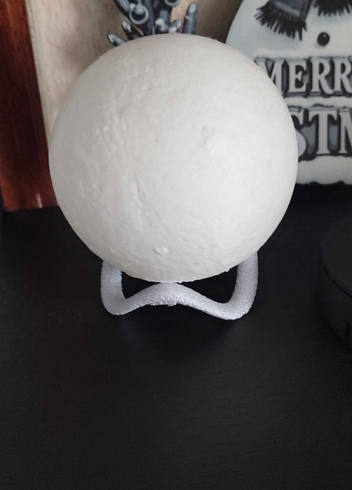 Lua flutuante com três cores