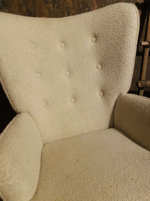 Poltrona  em pelo bege